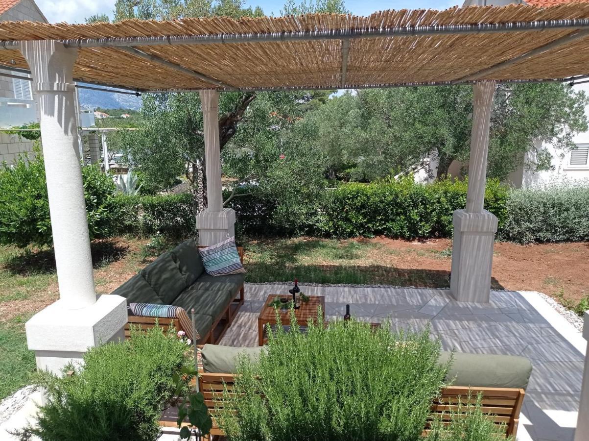 My Mediterranean Villa With Huge Garden And Own Parking Lumbarda Exterior foto